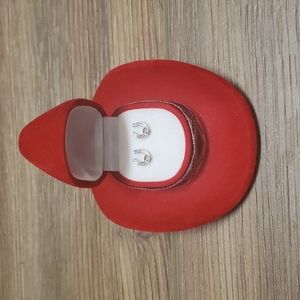 Horseshoe Earrings in Weatern Hat Box